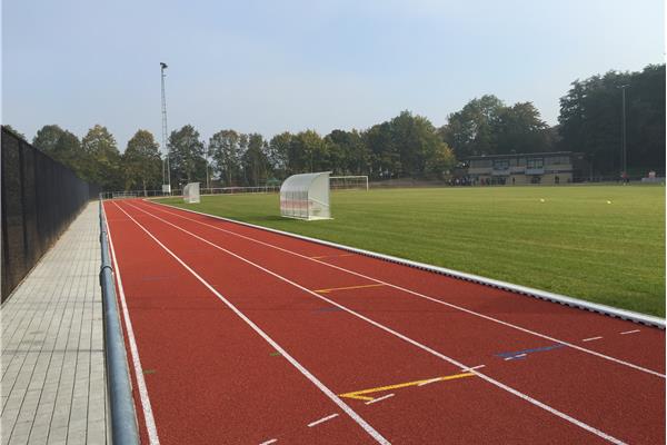 Aanleg kunststof atletiekpiste in PU - Sportinfrabouw NV